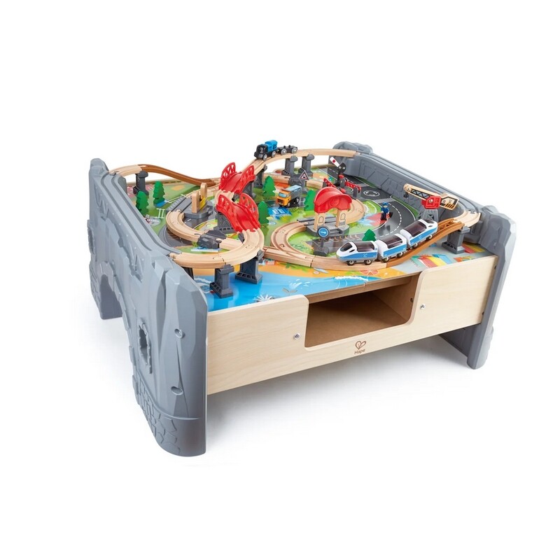 Hape Hrací stůl s vláčkodráhou 70ks Hape