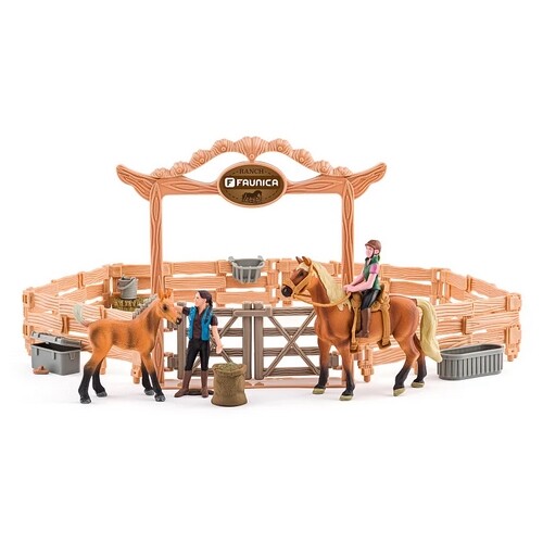 Faunica Jízdárna s koňmi