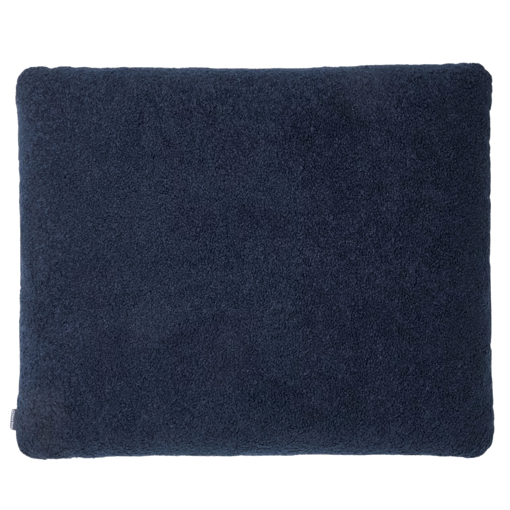 Kave Home Tmavě modrý bouclé polštář Martina 52 x 60 cm
